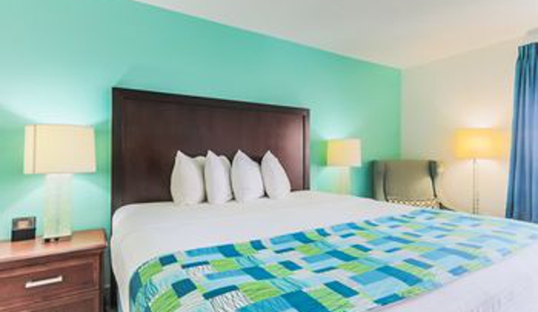 Travelodge Pensacola Beach - Gulf Breeze, FL