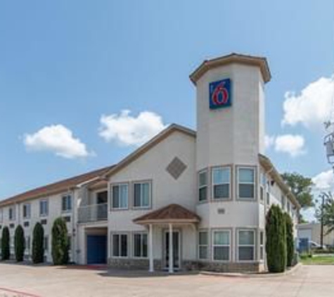 Motel 6 - Hutchins, TX