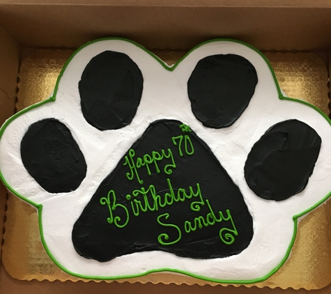 Brown's Bakery - Oklahoma City, OK. Sandy loves her pets and she loves her cake!!