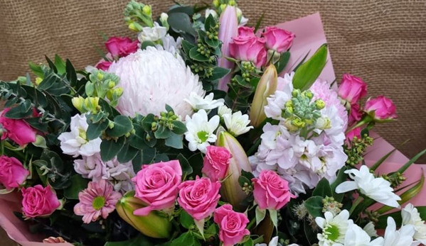 Salamander Village Florist - Salamander Bay, NSW