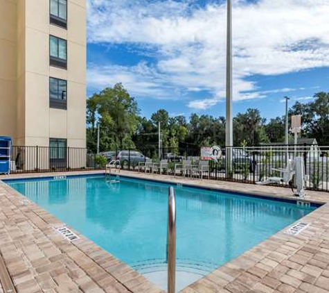 Comfort Suites Gainesville Near University - Gainesville, FL