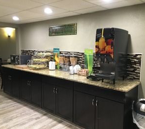 Quality Inn & Suites - Winfield, KS