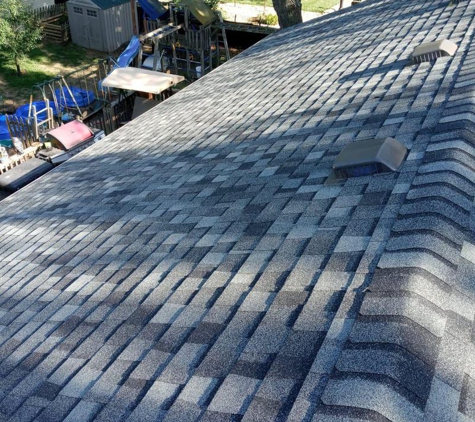 Appelhanz Roofing. Whether you need storm repairs or an original rooftop installation, Appelhanz Roofing has the results you need!