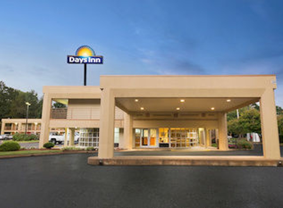 Days Inn by Wyndham Atlanta Stone Mountain - Stone Mountain, GA