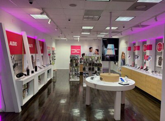 Metro by T-Mobile - Baltimore, MD