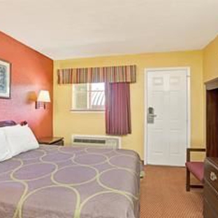 Super 8 by Wyndham La Marque TX/Texas City Area - La Marque, TX