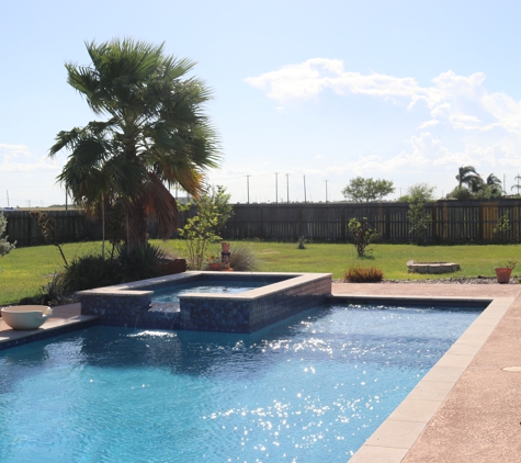 Kessling Services - Corpus Christi, TX. Pool ,  Hot Tub 
Huge , quite backyard by Botanical Gardens