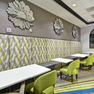 Hampton Inn and Suites Los Angeles Burbank Airport - Burbank, CA