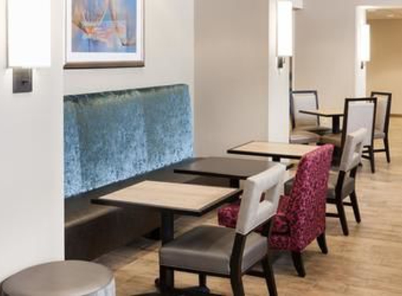 Hampton Inn & Suites Davenport - Davenport, IA