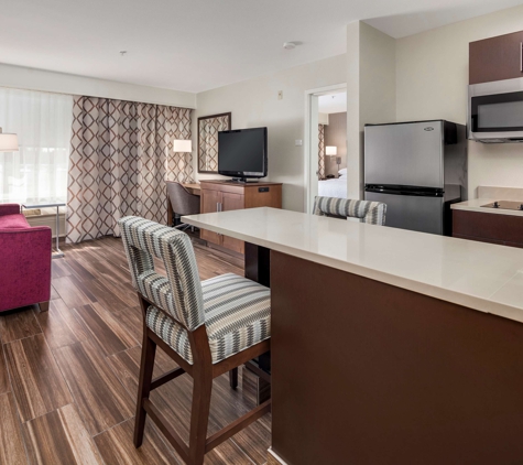 Hampton Inn & Suites Seattle-North/Lynnwood - Lynnwood, WA