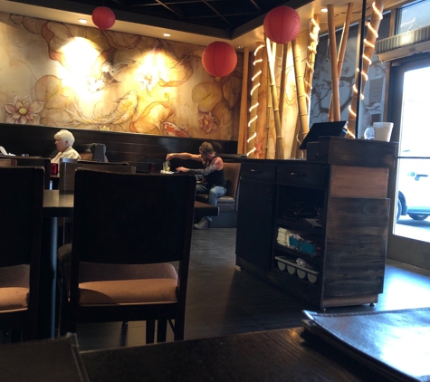 Lemongrass Asian Cuisine - Hemet, CA