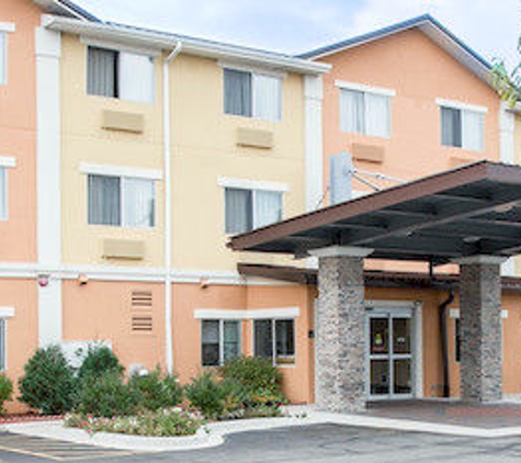 Comfort Inn Gurnee near Six Flags - Gurnee, IL