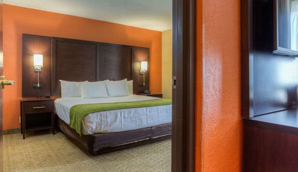 Comfort Inn & Suites Evansville Airport - Evansville, IN