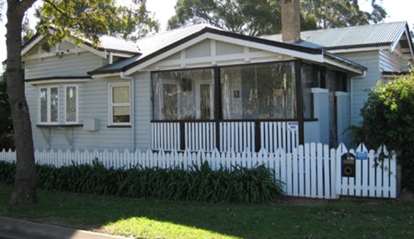 Lloyd Bros Painting Contractors - Centenary Heights, QLD