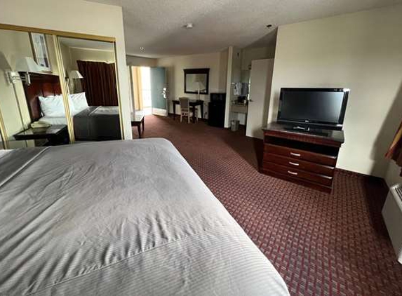 Days Inn & Suites - Rancho Cordova, CA