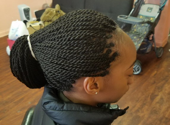Les Petits Marseilles Hair Braiding - Chicago, IL