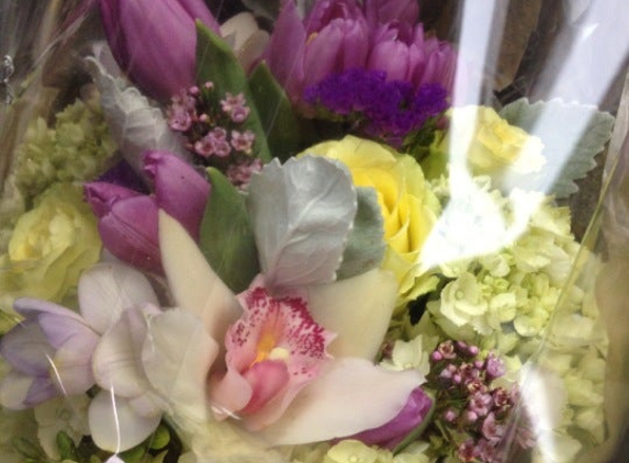 Santos Floral Designs Inc - Long Beach, NY