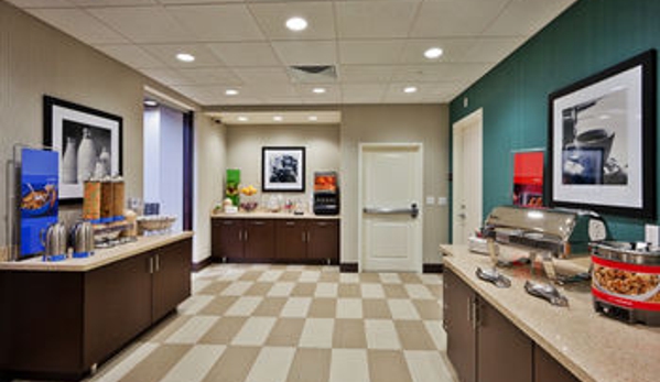 Hampton Inn & Suites Denver/Airport-Gateway Park - Denver, CO