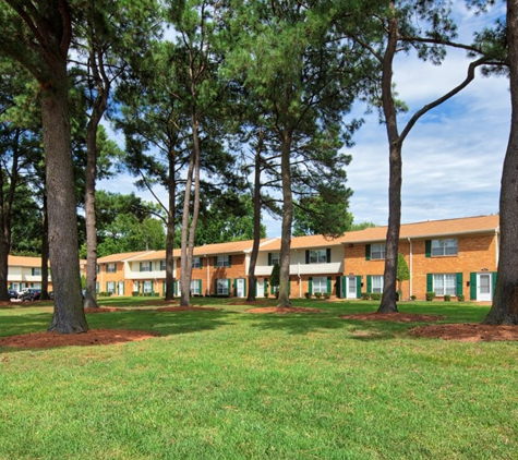 Lakeville Townhome Apartments - Virginia Beach, VA