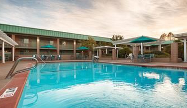 Best Western Plus Hilltop Inn - Redding, CA