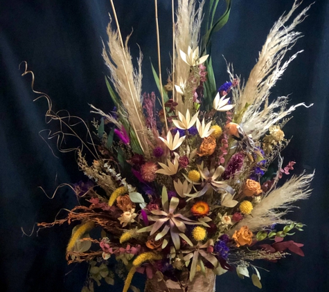 Garlands of Grace - Palmer, AK. Have dried flowers delivered in Palmer or Wasilla Alaska for a truly beautiful and longlasting gift.