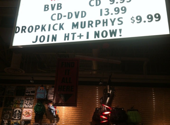 Hot Topic - Auburn Hills, MI