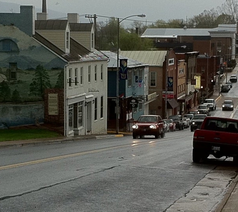 West Main Market - Luray, VA