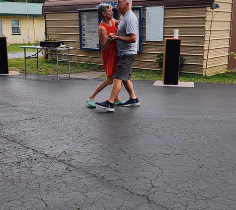 Bahr's Mobile Home Owners - Zephyrhills, FL. Dancing under the big Oak tree