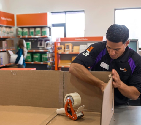 FedEx Office Print & Ship Center - Houston, TX