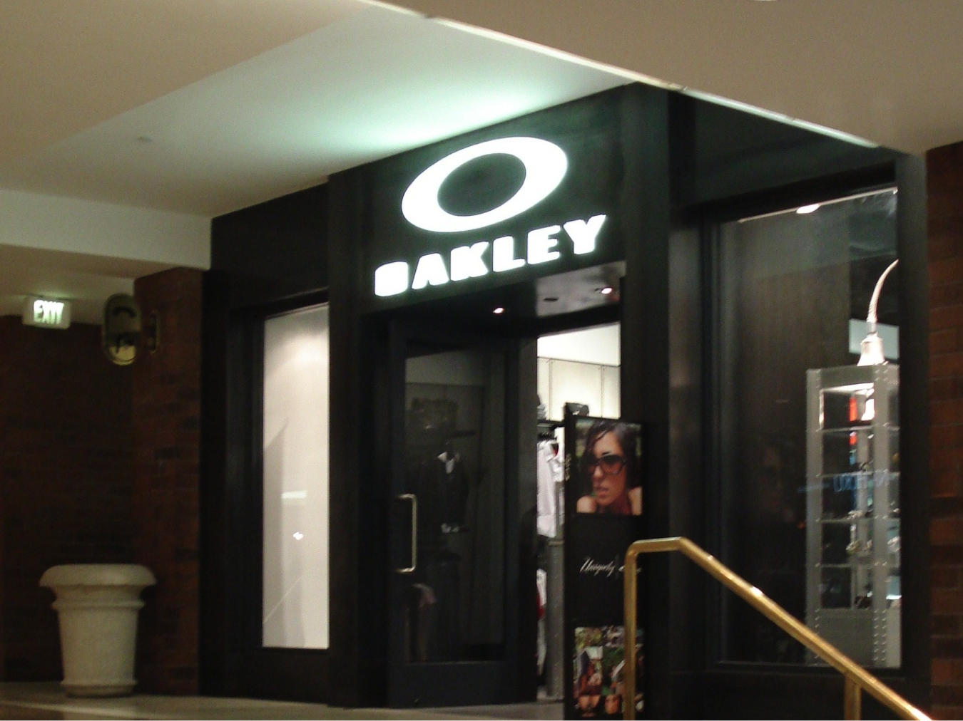 oakley galleria mall