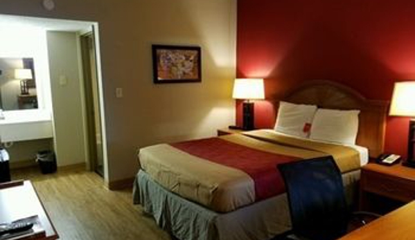 Econo Lodge - Columbus, GA