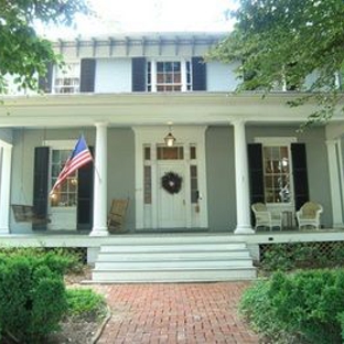 Carriage Inn Bed and Breakfast - Charles Town, WV