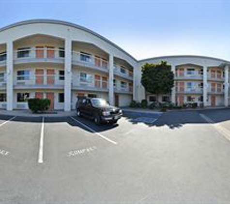 Super 8 by Wyndham Bakersfield/Central - Bakersfield, CA