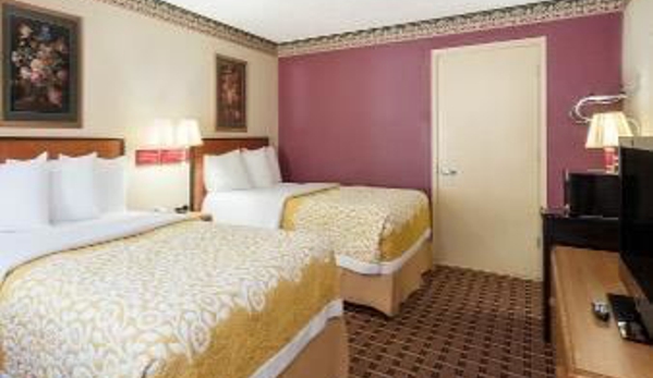 Days Inn by Wyndham Lexington - Lexington, TN