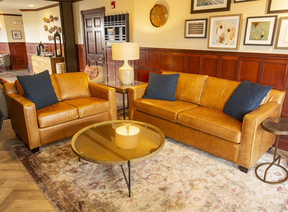 Shearwater Inn - Lincoln City, OR. Lobby Seating Area