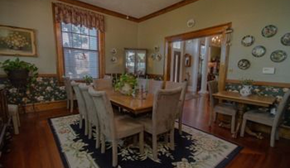 The Dickey House Bed and Breakfast - Marshfield, MO