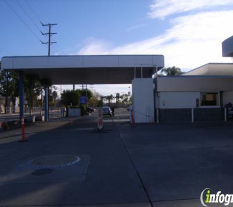 Red Carpet Car Wash - Canoga Park, CA