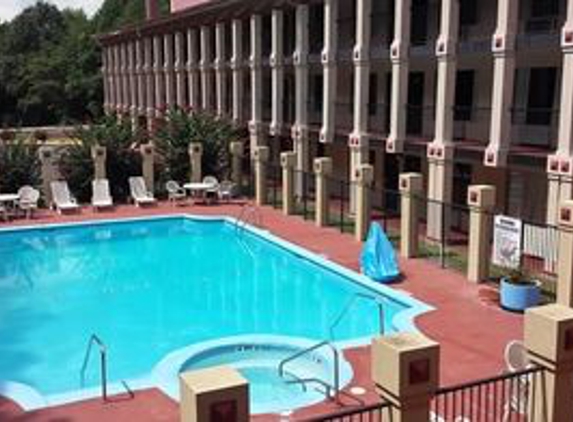 Super 8 by Wyndham Atlanta/Hartsfield Jackson Airport - College Park, GA