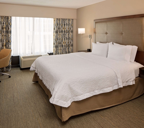 Hampton Inn Louisville Downtown - Louisville, KY