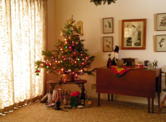 cross state van lines - Paterson, NJ. This is the antique leaf table in my late mothers living room that arrived in 8 pcs destroyed (very valuable)