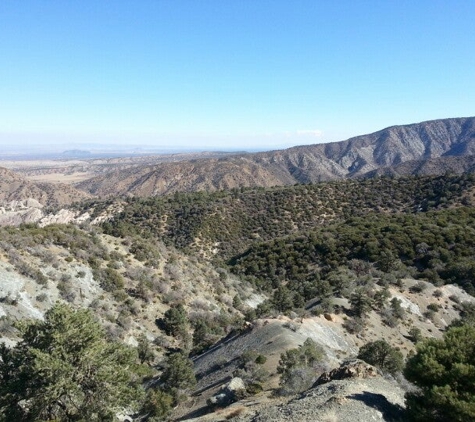 Devil's Punchbowl Natural Area and Nature Center - Pearblossom, CA