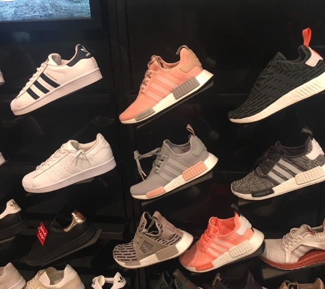 Foot Locker - Honolulu, HI