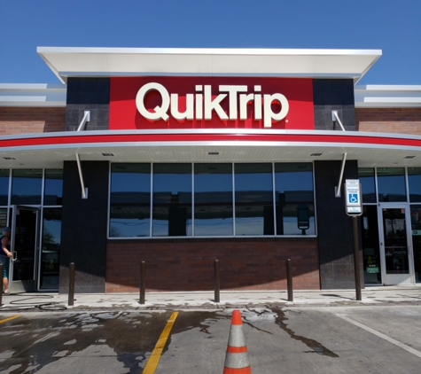 QuikTrip - Tucson, AZ. Clean facility with professional associates....