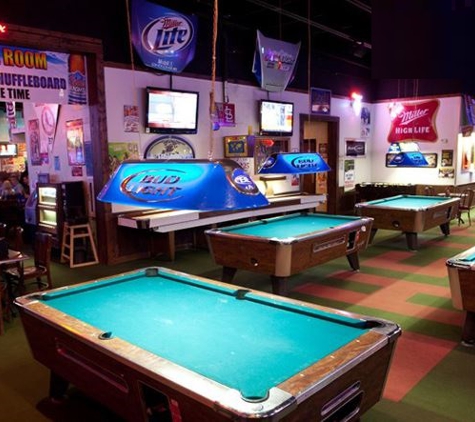 Hotshots Sports Bar & Grill - Ballwin, MO