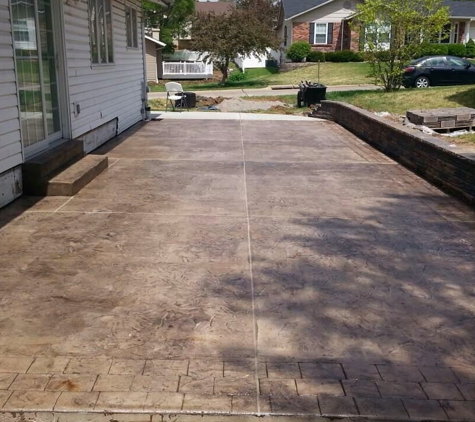 Hoffman Concrete, LLC - Saint Louis, MO. Stamped patio and retaining wall 