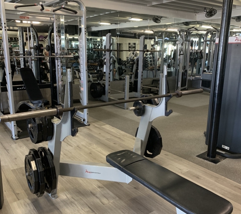 Laguna Health Club - Laguna Beach, CA. Bench Press, Max Rack view