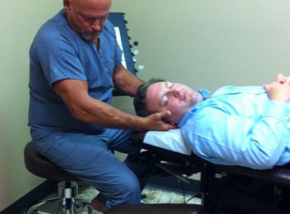 DC Direct On-Site Chiropractic - Memphis, TN. Dr Kelly with a patient in his Quail Hollow location.