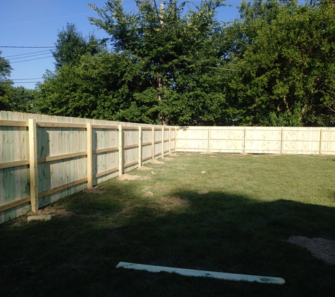 Starr Fencing - Clay, MI