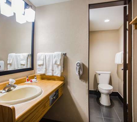 Baymont Inn & Suites - Appleton, WI