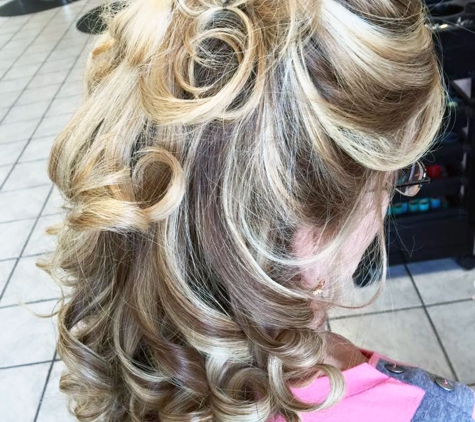 Marilyn's Hair Salon - Saint Petersburg, FL